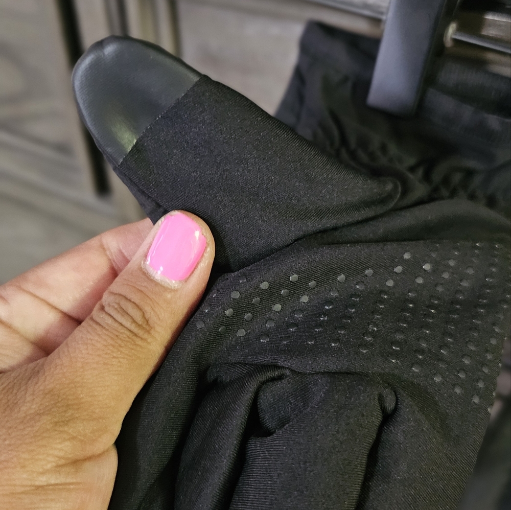 Lululemon Black Quilted Gloves - Picture 6 of 14